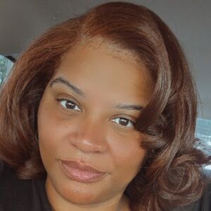 Meet your Posher, Alicia